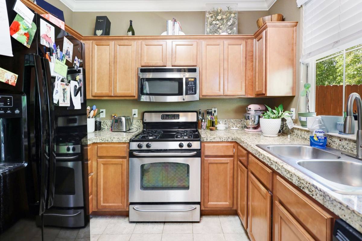 Townhouse for rent at 2035 Vienna Way, Redding, CA 96003