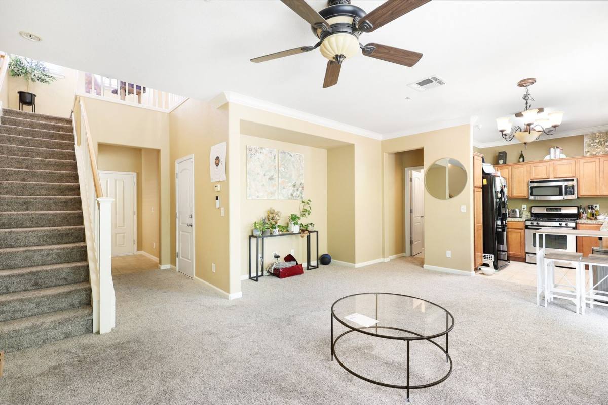Townhouse for rent at 2035 Vienna Way, Redding, CA 96003