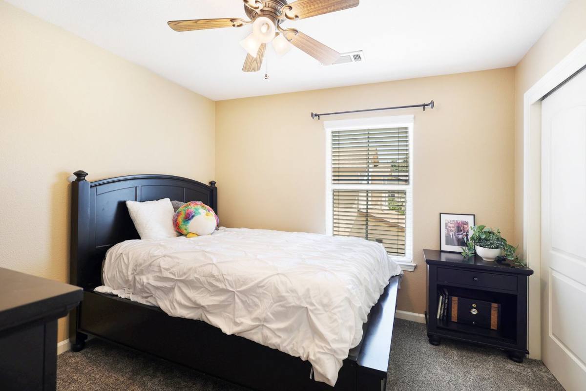 Townhouse for rent at 2035 Vienna Way, Redding, CA 96003