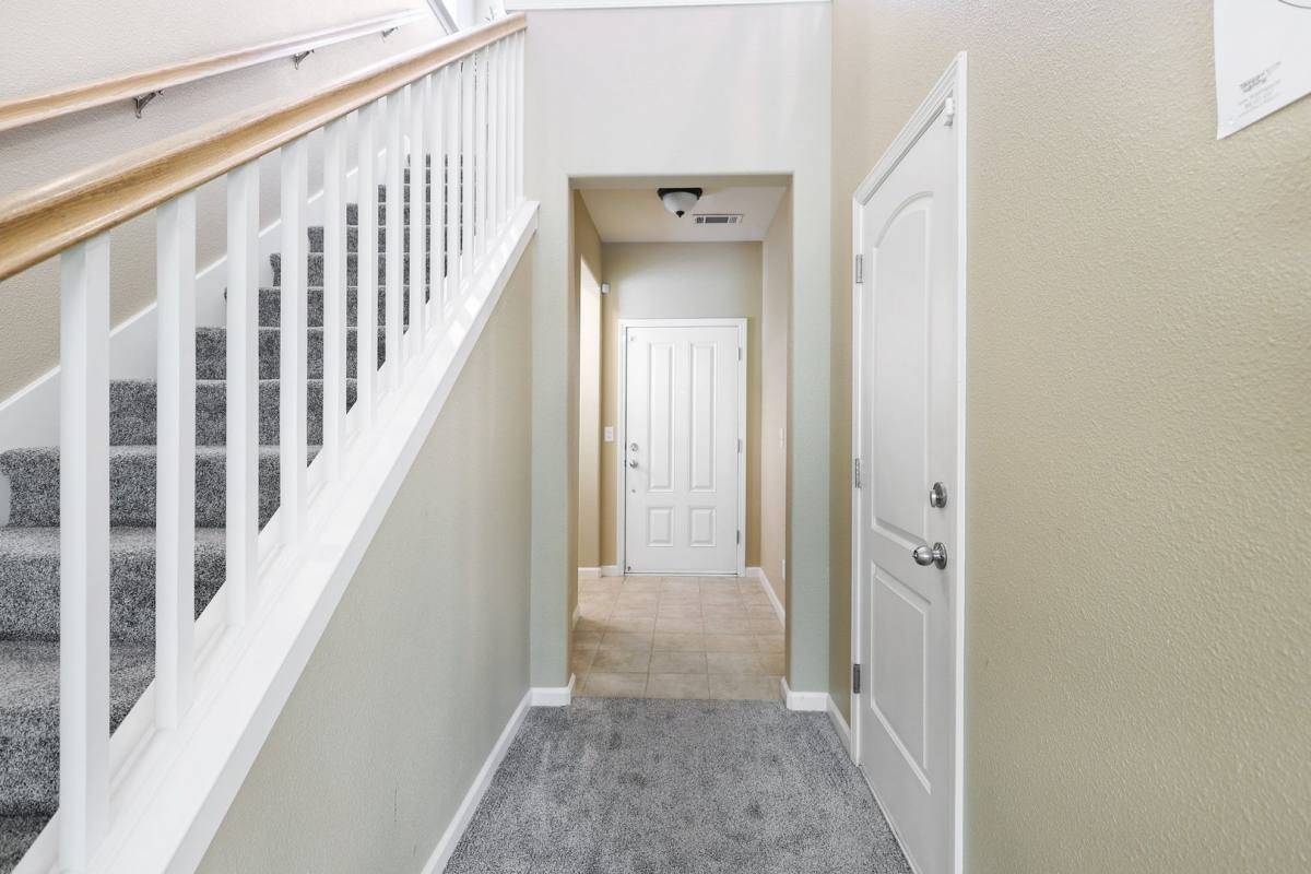 Townhouse for rent at 2035 Vienna Way, Redding, CA 96003