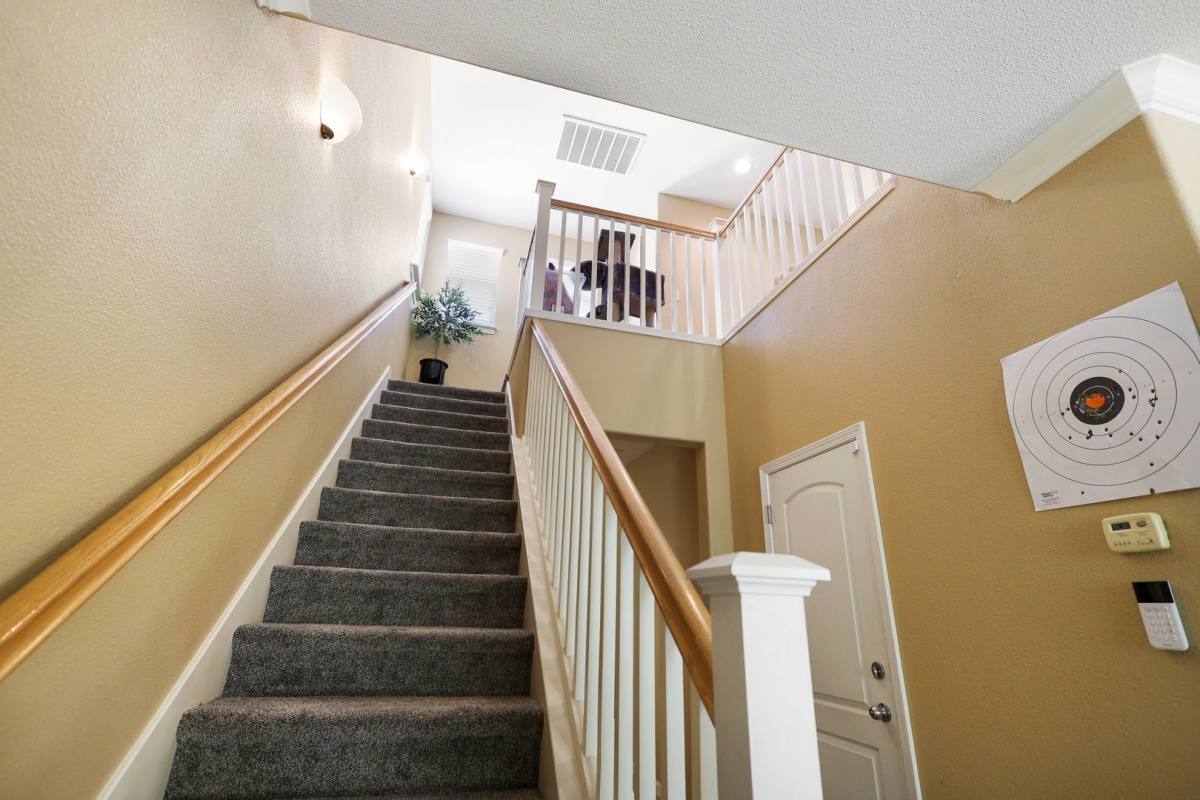 Townhouse for rent at 2035 Vienna Way, Redding, CA 96003