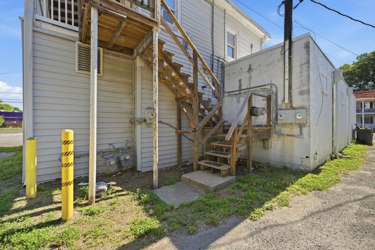 Apartment for rent at 212 S B Armistead Ave, Hampton, VA 23669