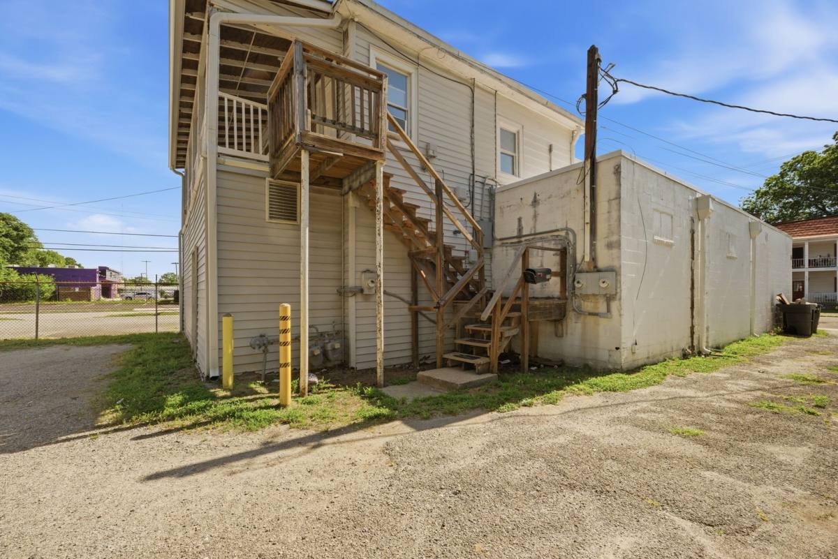Apartment for rent at 212 S B Armistead Ave, Hampton, VA 23669