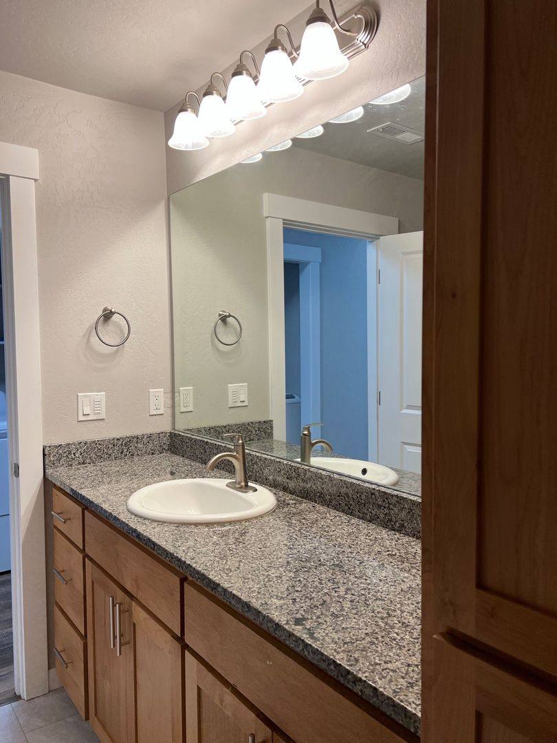 Apartment for rent at 1861 & 1863 Lillian St, Medford, OR 97501