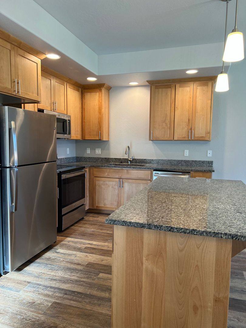Apartment for rent at 1861 & 1863 Lillian St, Medford, OR 97501