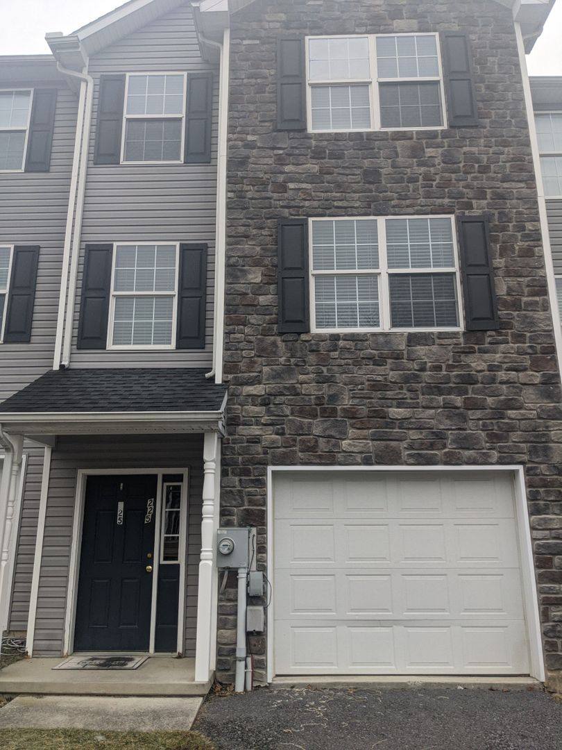 Townhouse for rent at 225 Crown Court, Waynesboro, PA 17268