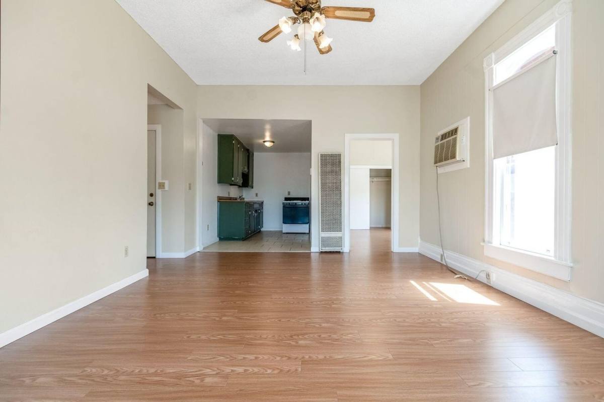 House for rent at 132 10th St, Hanford, CA 93230