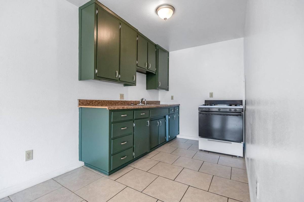 House for rent at 132 10th St, Hanford, CA 93230