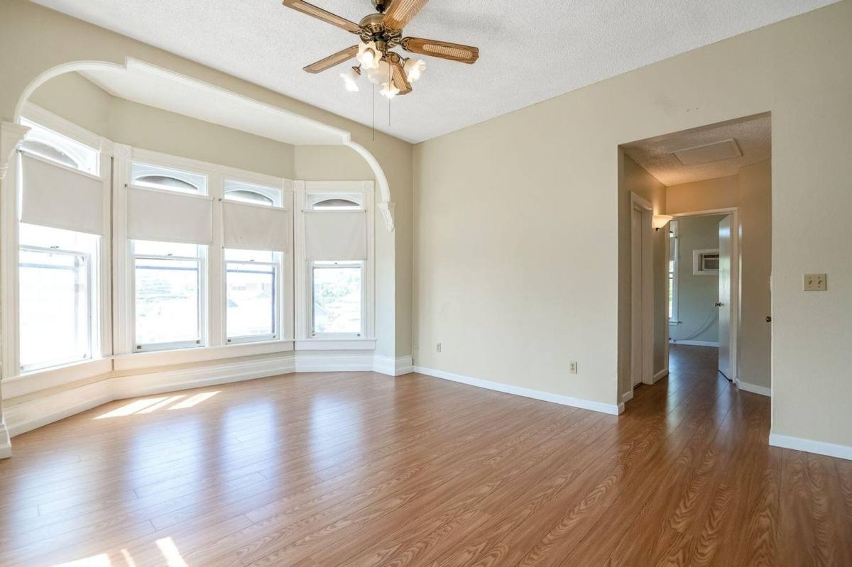 House for rent at 132 10th St, Hanford, CA 93230