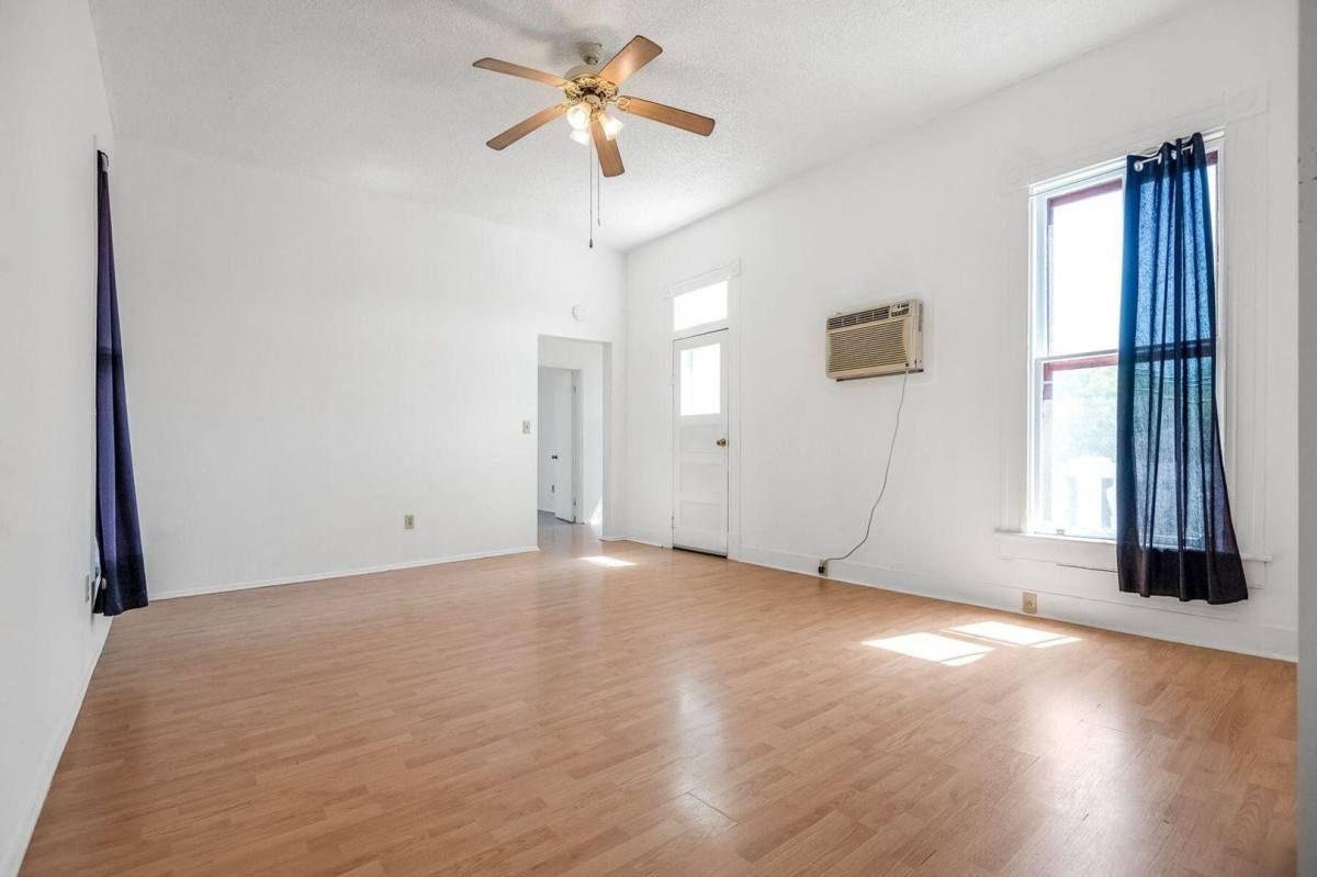 House for rent at 134 10th St, Hanford, CA 93230
