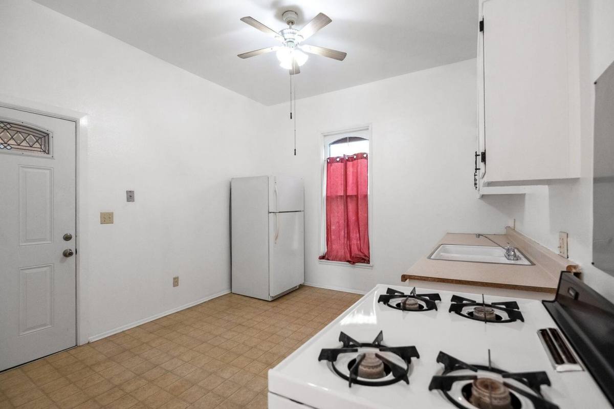 House for rent at 134 10th St, Hanford, CA 93230