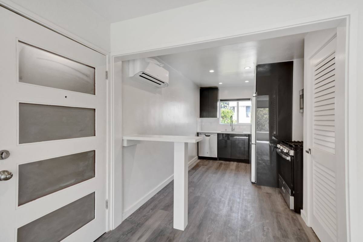 Apartment for rent at 531-539 Cedar St, Redwood City, CA 94063