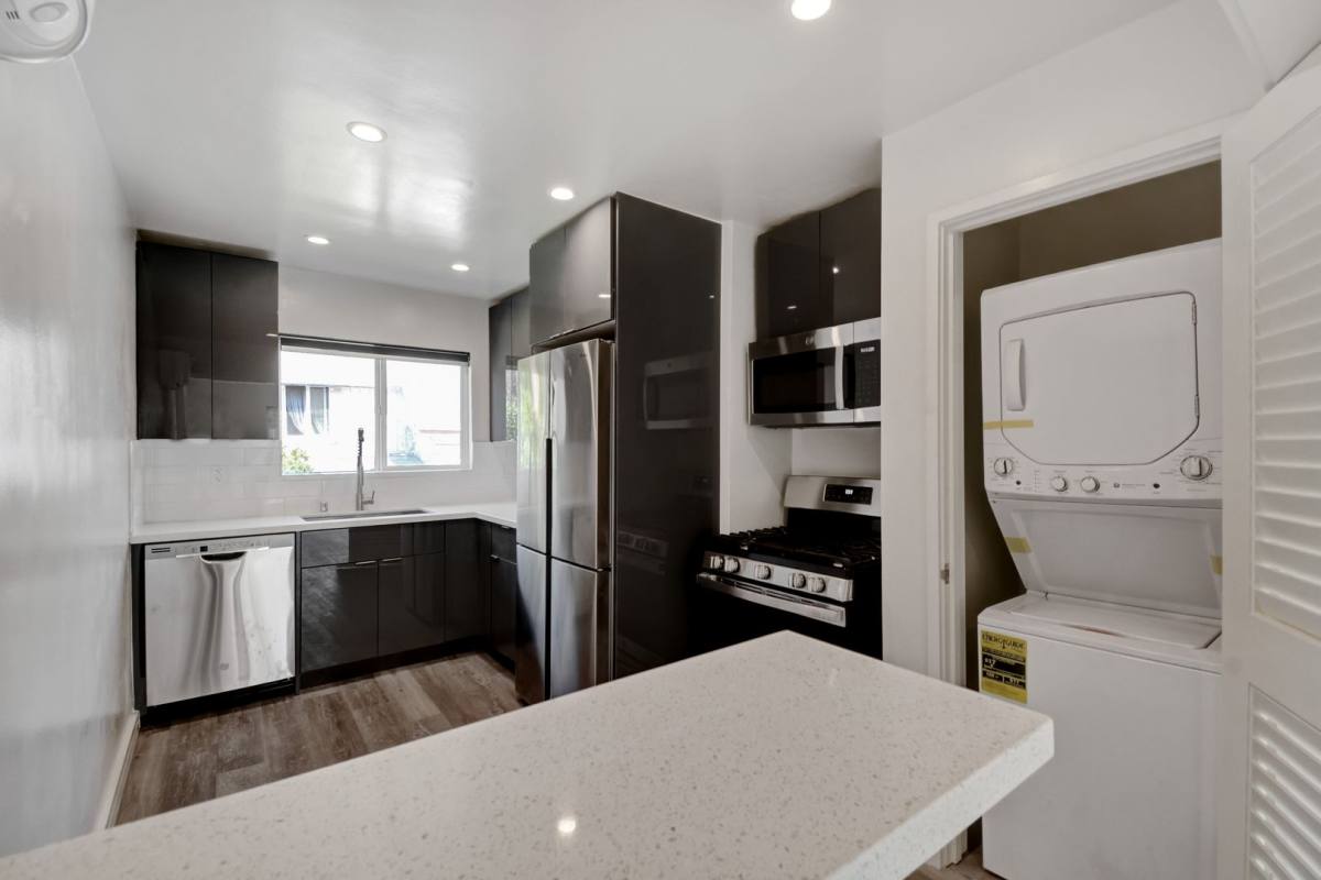 Apartment for rent at 531-539 Cedar St, Redwood City, CA 94063