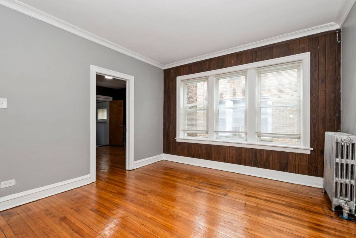 Apartment for rent at 8135-8137 S Kingston Ave, Chicago, IL 60617