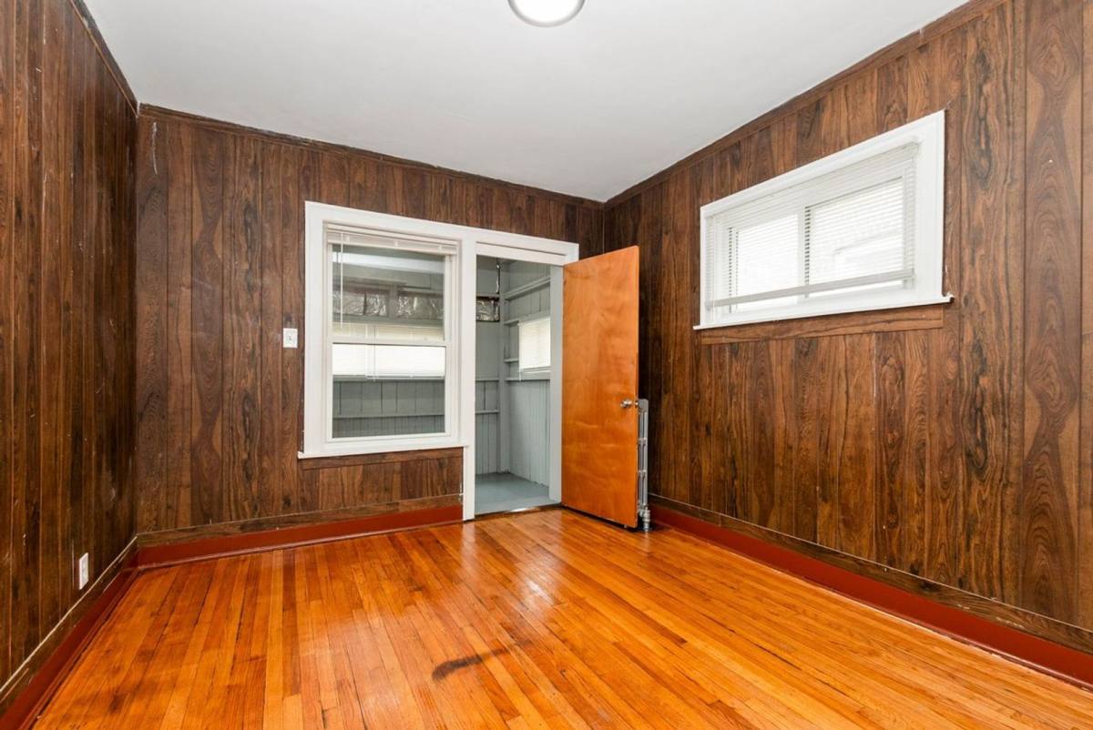 Apartment for rent at 8135-8137 S Kingston Ave, Chicago, IL 60617
