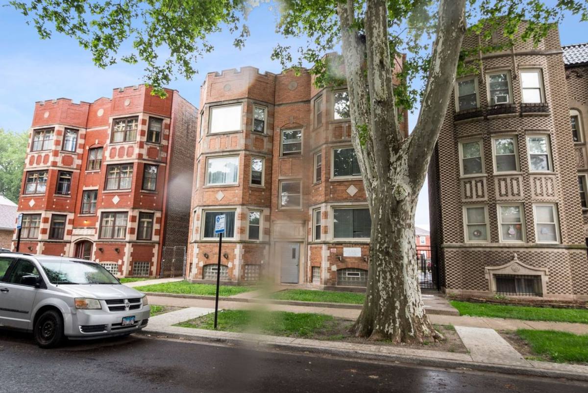 Apartment for rent at 8135-8137 S Kingston Ave, Chicago, IL 60617