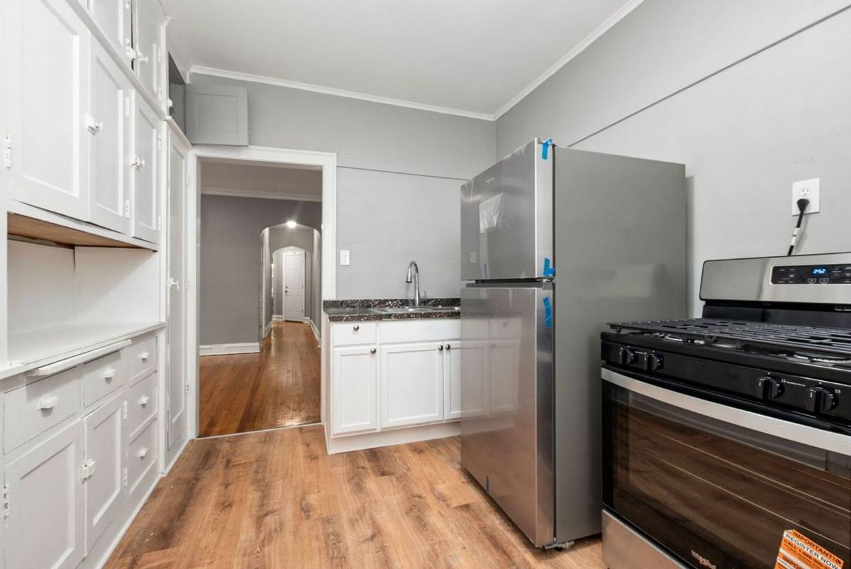 Apartment for rent at 8135-8137 S Kingston Ave, Chicago, IL 60617