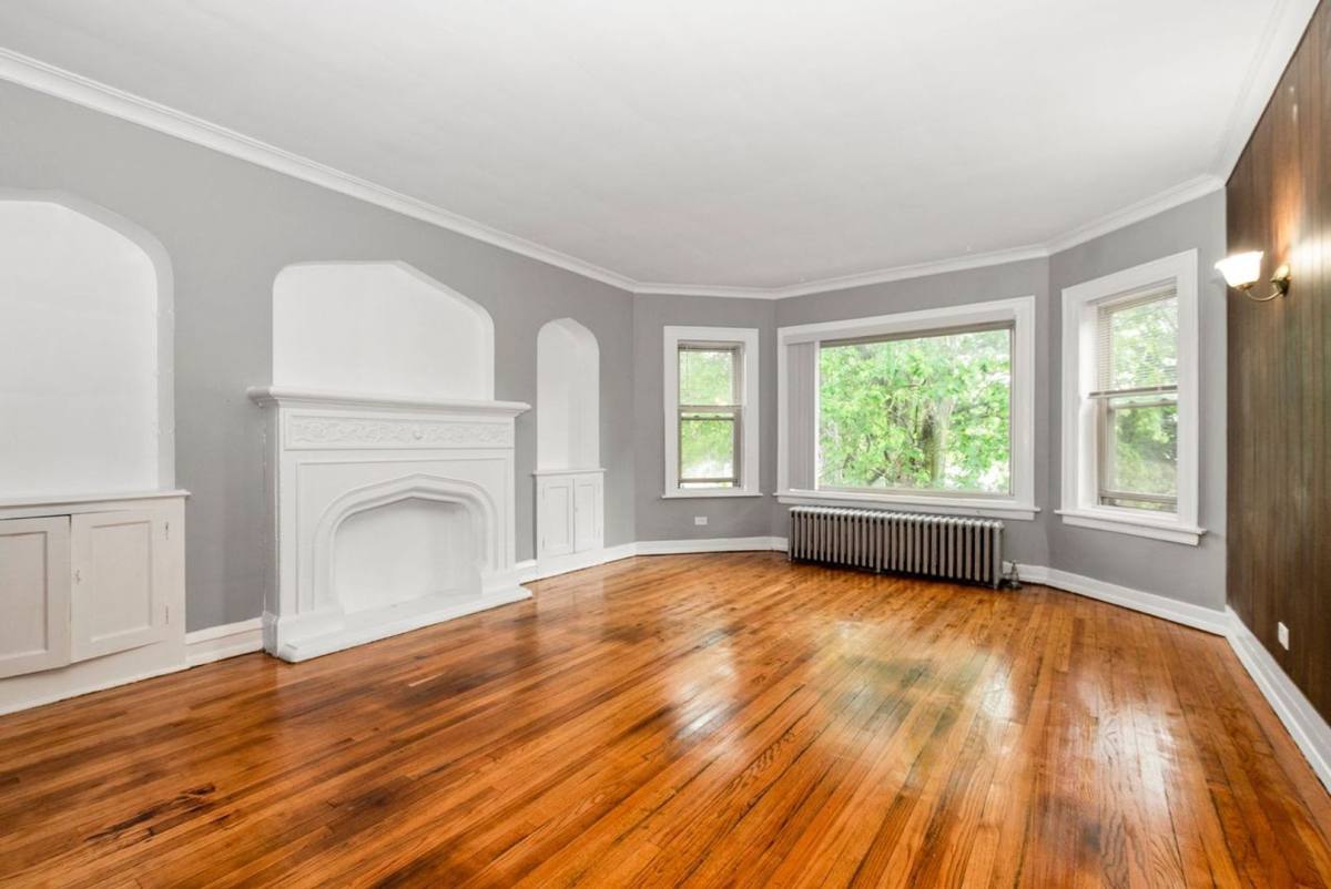 Apartment for rent at 8135-8137 S Kingston Ave, Chicago, IL 60617