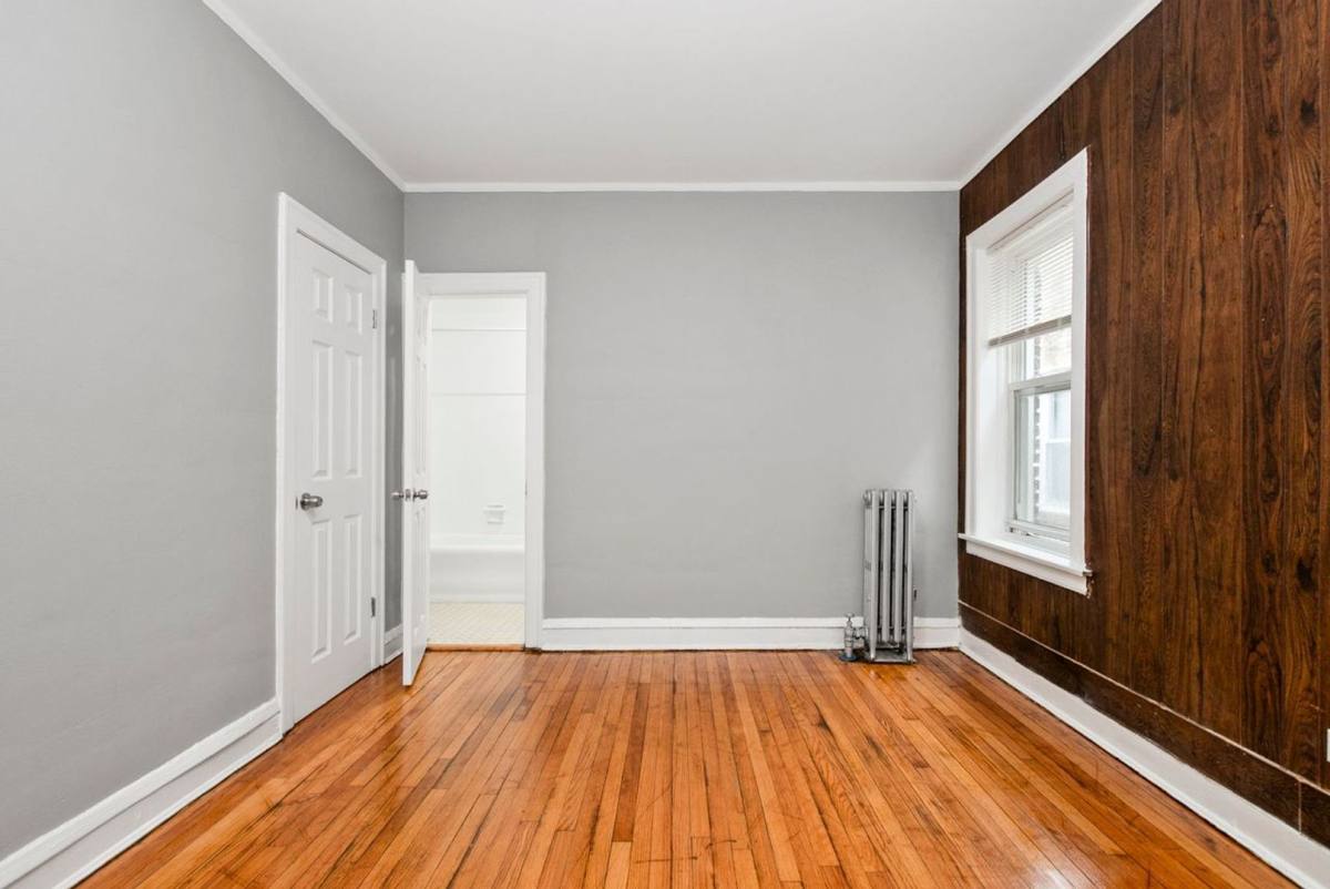 Apartment for rent at 8135-8137 S Kingston Ave, Chicago, IL 60617