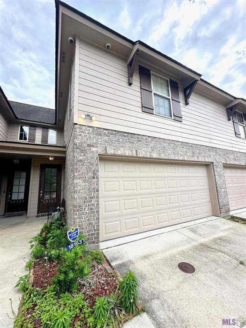 Townhouse for rent at 18163 Pinehurst Dr, Prairieville, LA 70769