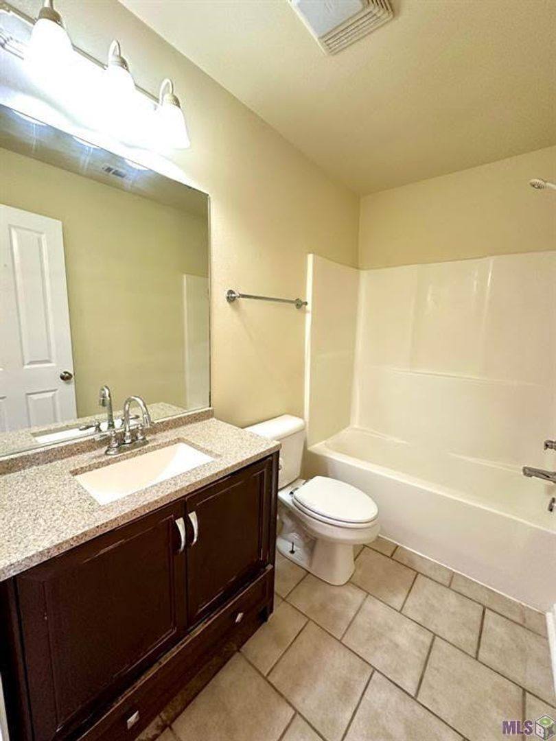 Townhouse for rent at 18163 Pinehurst Dr, Prairieville, LA 70769