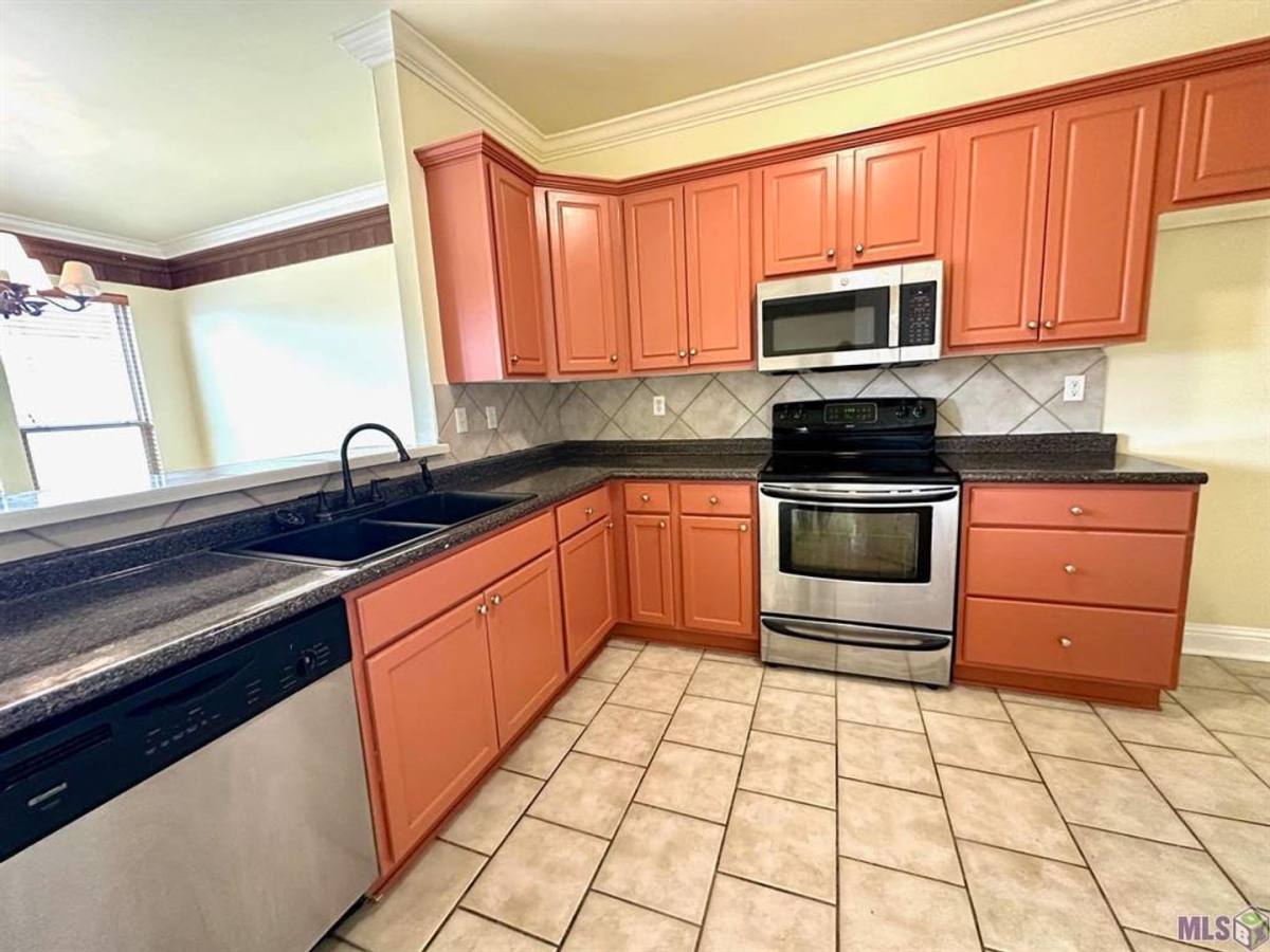 Townhouse for rent at 18163 Pinehurst Dr, Prairieville, LA 70769