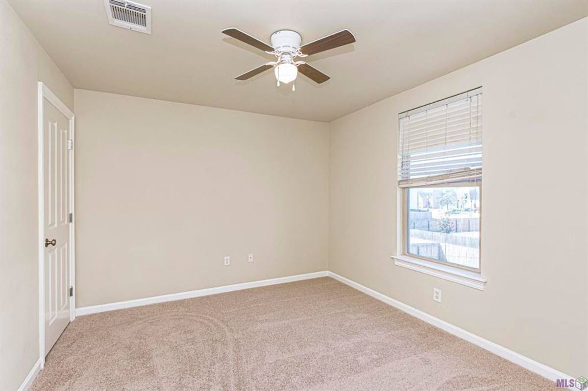 Townhouse for rent at 18163 Pinehurst Dr, Prairieville, LA 70769