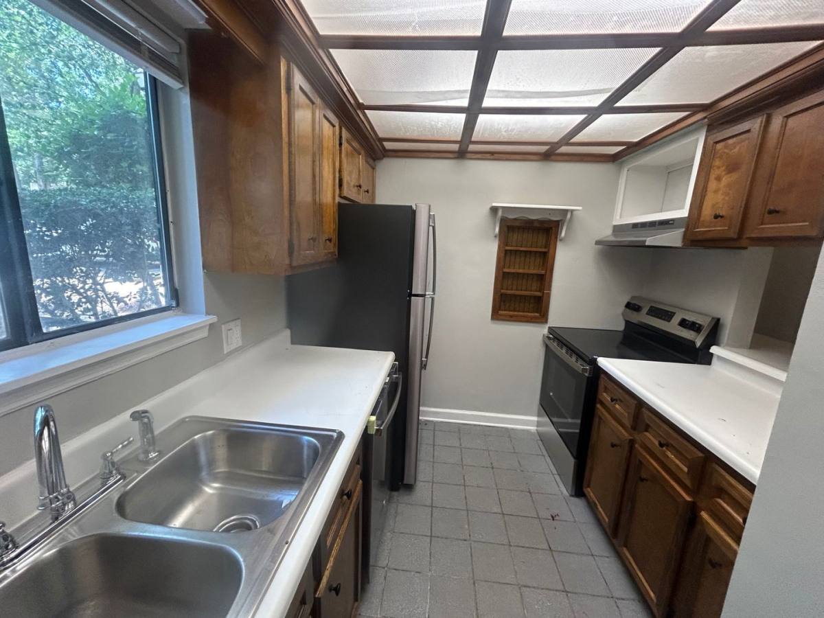 Townhouse for rent at 240-10 Jamil Rd, Columbia, SC 29210