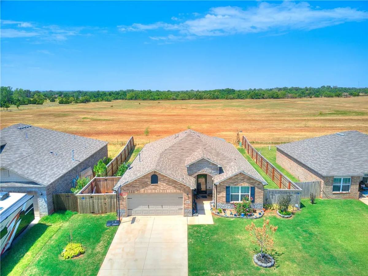 House for rent at 913 N Donald Way, Mustang, OK 73064