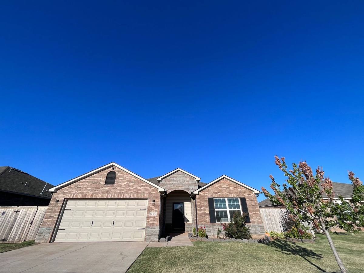 House for rent at 913 N Donald Way, Mustang, OK 73064