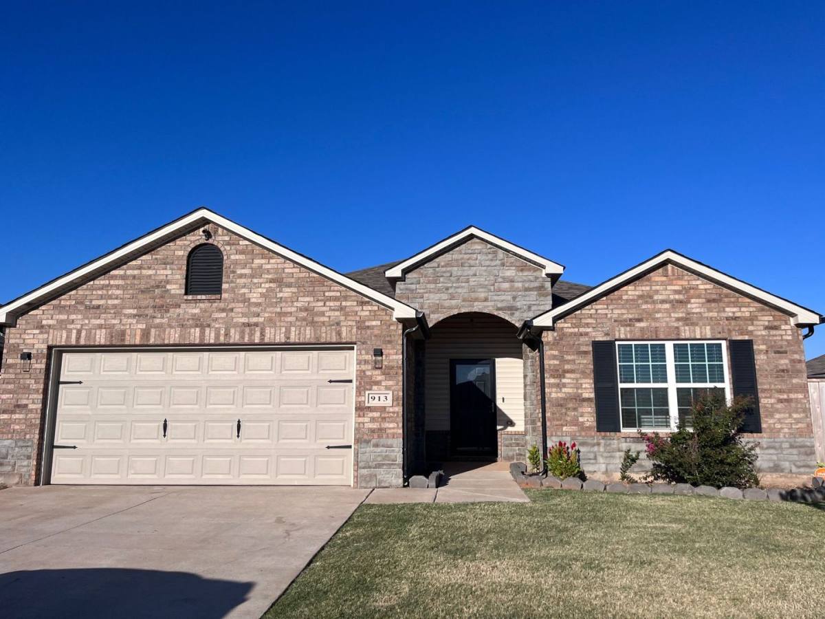House for rent at 913 N Donald Way, Mustang, OK 73064