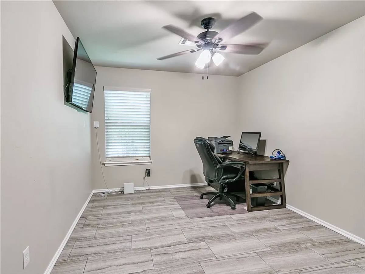 House for rent at 913 N Donald Way, Mustang, OK 73064