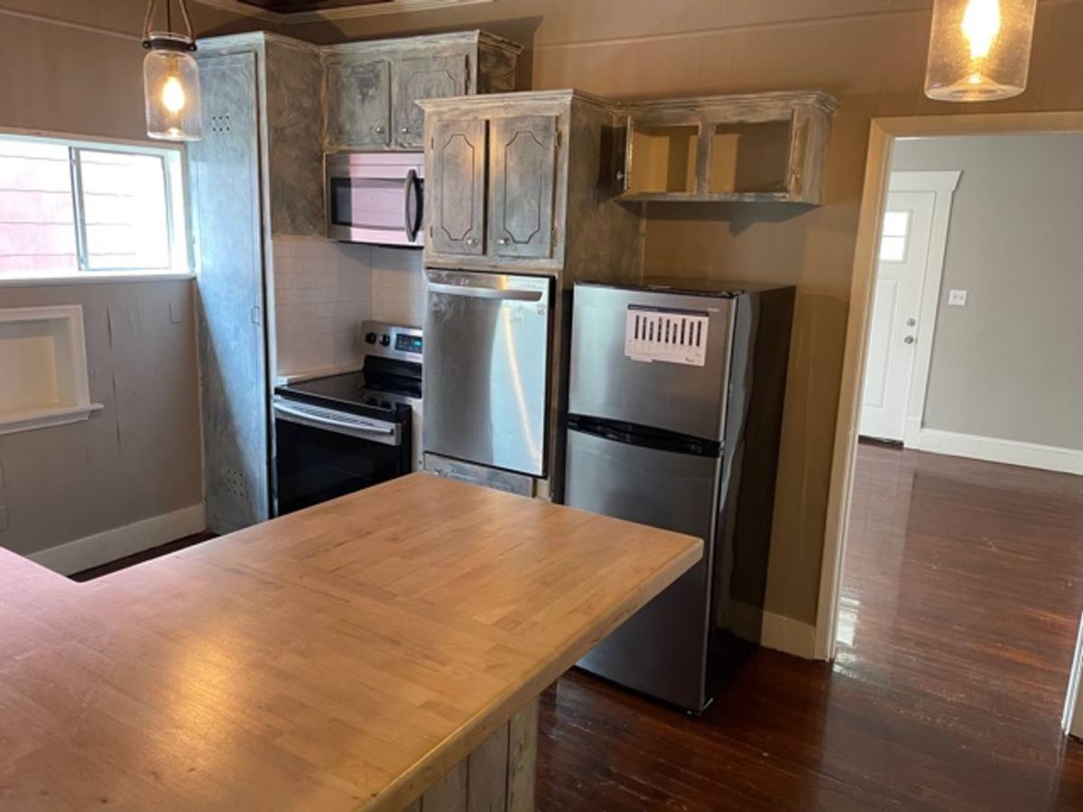 Apartment for rent at 1349 Glen Oak Place, Shreveport, LA 71103