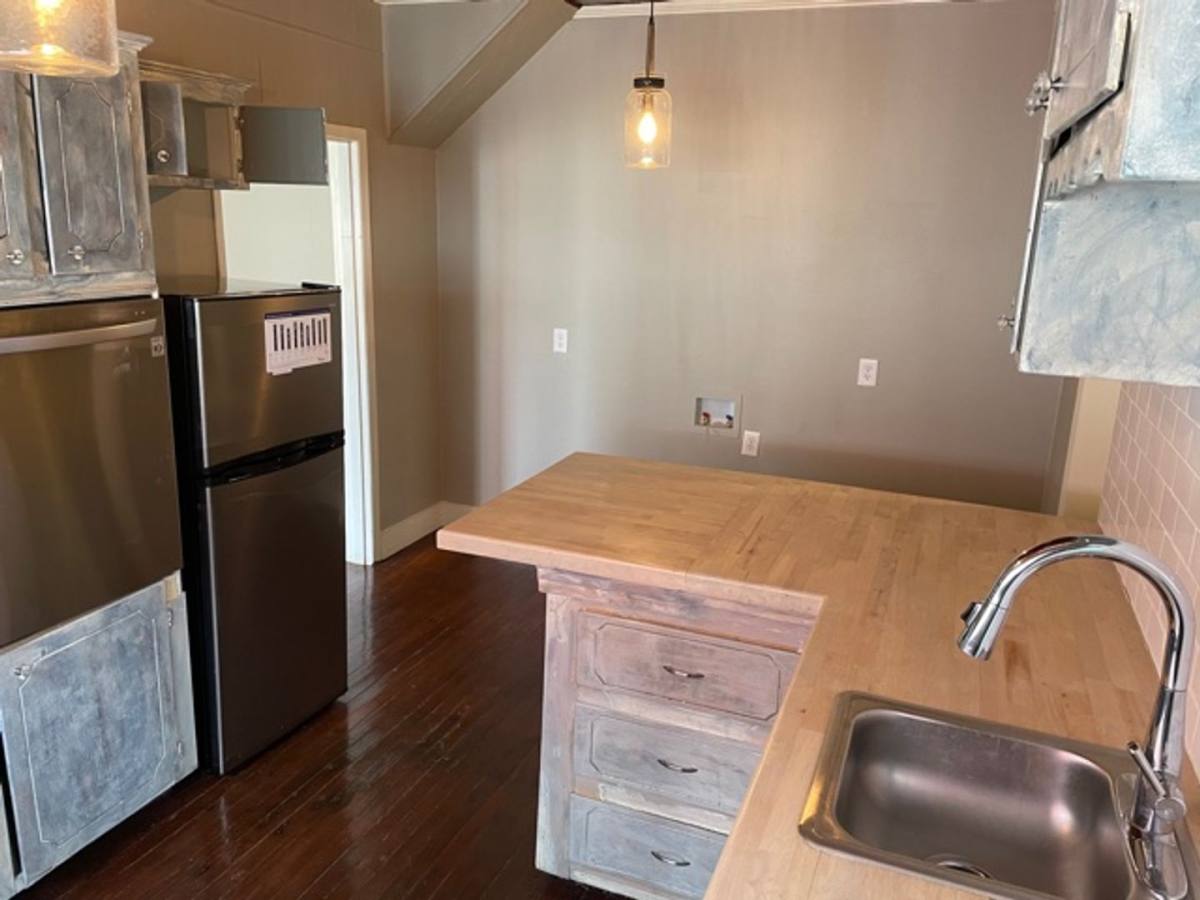 Apartment for rent at 1349 Glen Oak Place, Shreveport, LA 71103