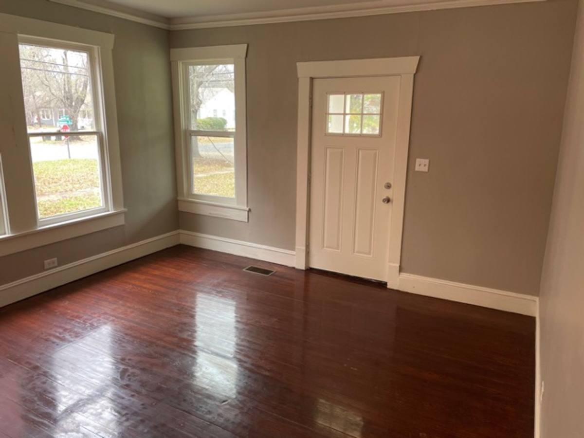 Apartment for rent at 1349 Glen Oak Place, Shreveport, LA 71103