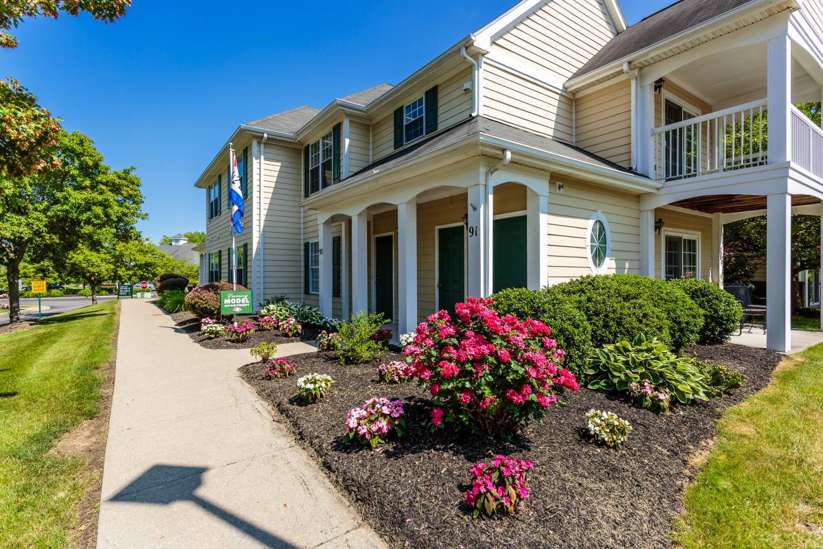Apartment for rent at 100 Hammocks Dr, Fairport, NY 14450