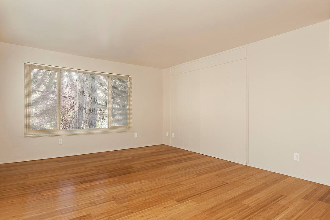 Apartment for rent at 951 N 42nd St, Seattle, WA 98103