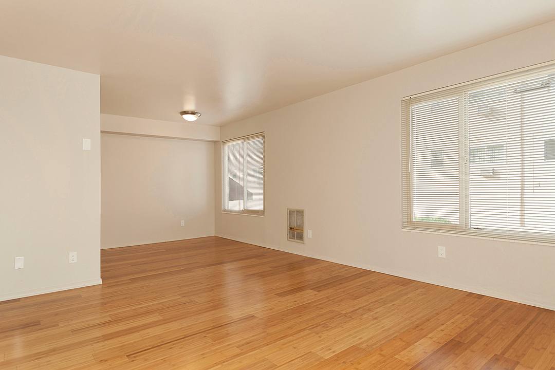 Apartment for rent at 951 N 42nd St, Seattle, WA 98103