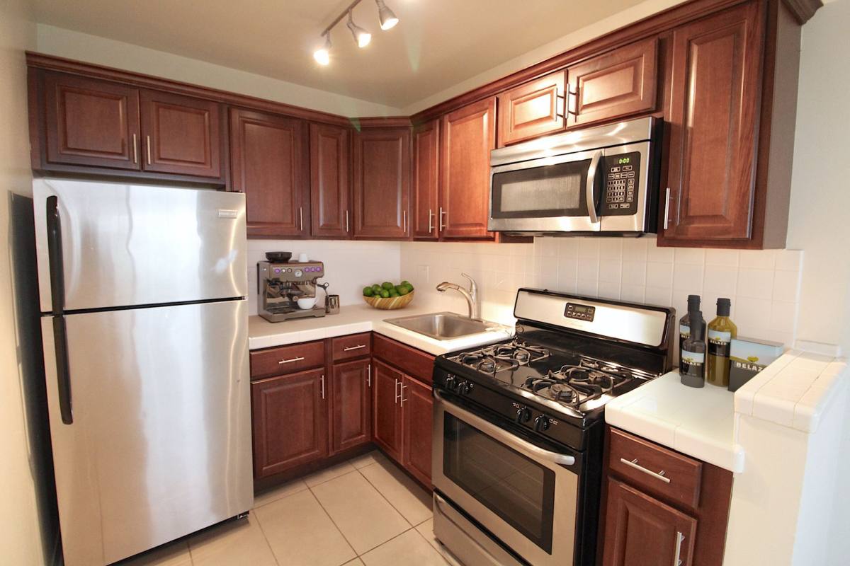 Apartment for rent at 3771 Jasmine Ave, Los Angeles, CA 90034