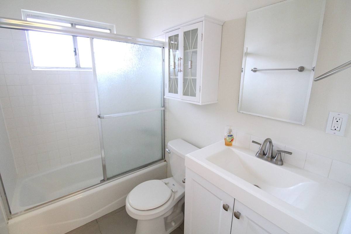 Apartment for rent at 3771 Jasmine Ave, Los Angeles, CA 90034