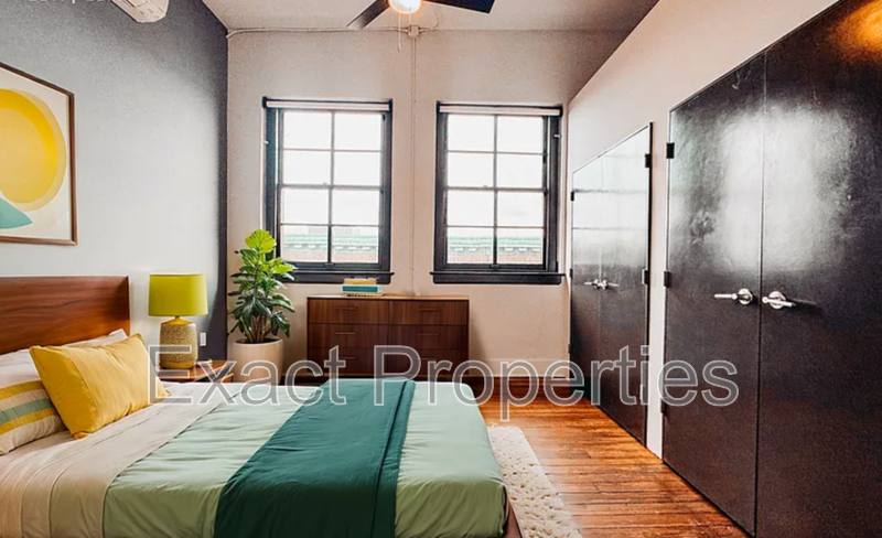 Apartment for rent at 800 Broadway Blvd, Kansas City, MO 64105
