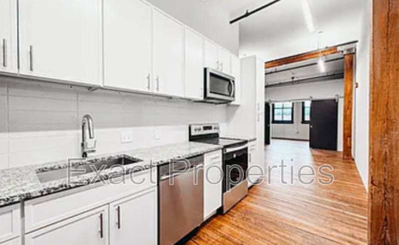 Apartment for rent at 800 Broadway Blvd, Kansas City, MO 64105