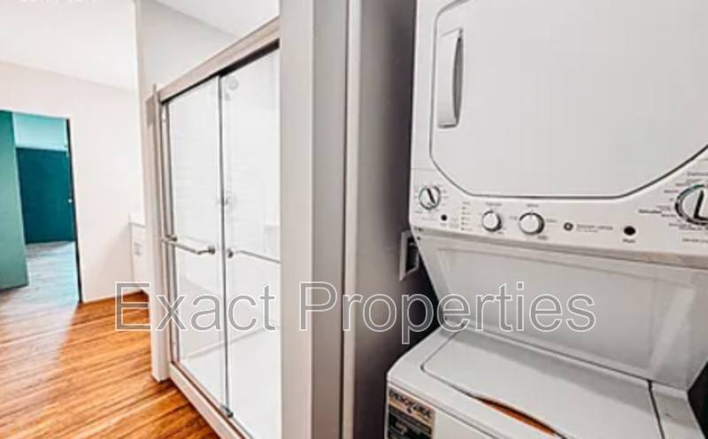 Apartment for rent at 800 Broadway Blvd, Kansas City, MO 64105