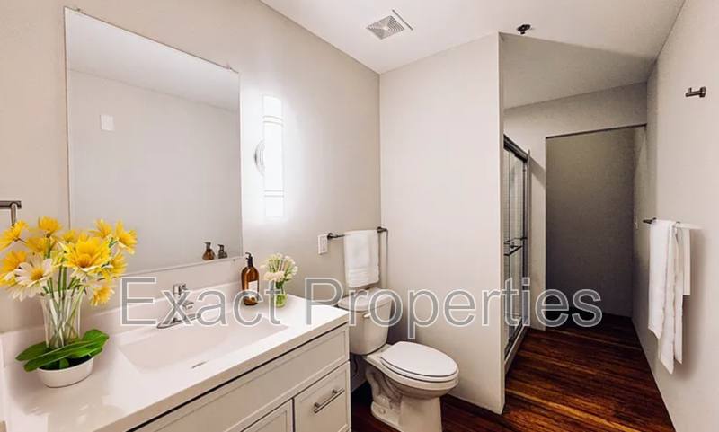 Apartment for rent at 800 Broadway Blvd, Kansas City, MO 64105