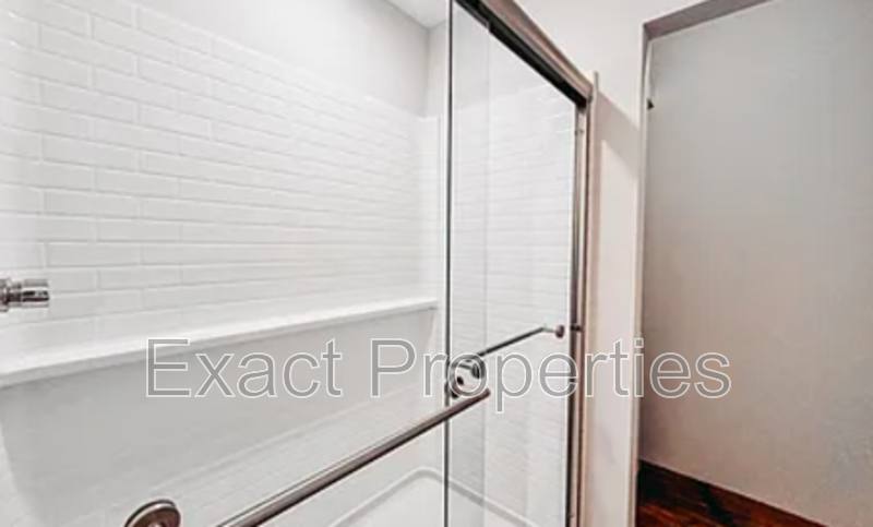 Apartment for rent at 800 Broadway Blvd, Kansas City, MO 64105