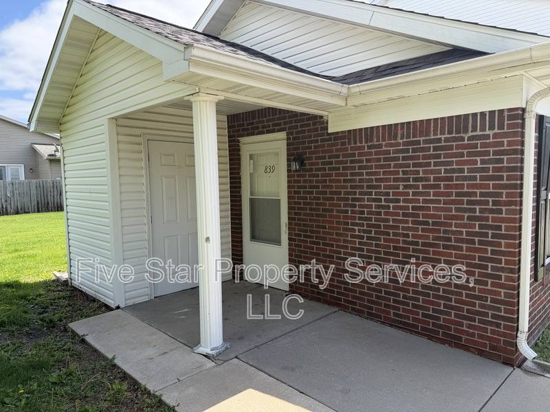 Townhouse for rent at 799 Titan Court, Chatham, IL 62629