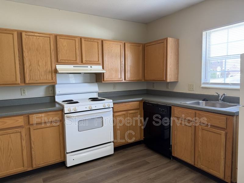 Townhouse for rent at 799 Titan Court, Chatham, IL 62629