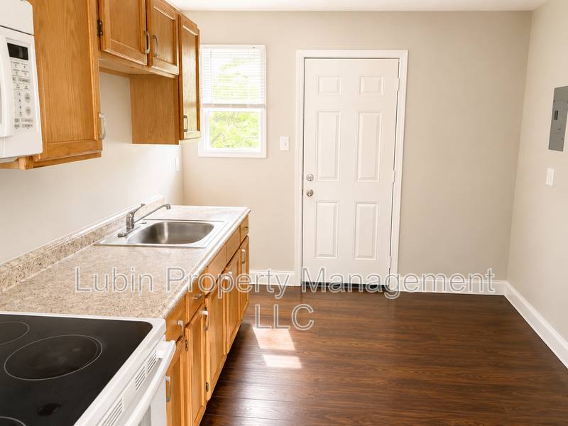 Apartment for rent at 1043 College St, Memphis, TN 38106