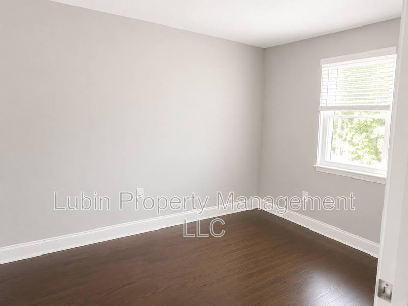Apartment for rent at 1043 College St, Memphis, TN 38106