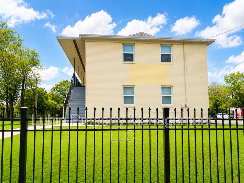 Apartment for rent at 1043 College St, Memphis, TN 38106